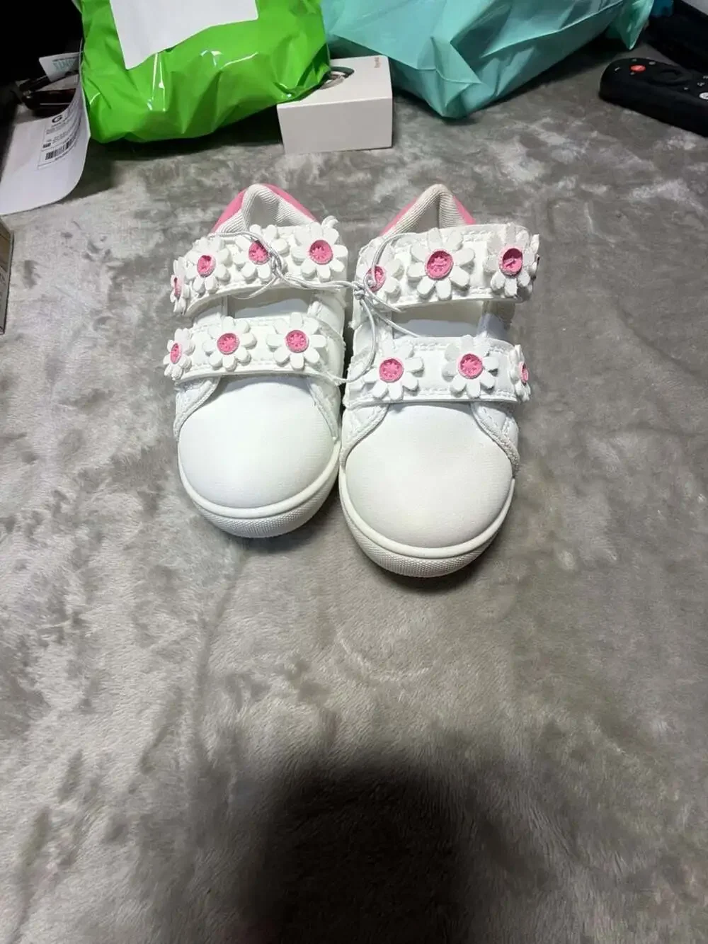 Giggles Girl White and Pink Flower Applique Hook-and-Loop Toddler Sneakers